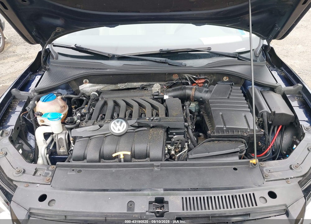 2013 VOLKSWAGEN PASSAT VIN: 1VWCM7A35DC082327