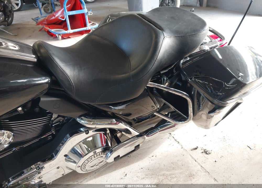 2006 HARLEY-DAVIDSON FLHXI VIN: 1HD1KBW196Y674716