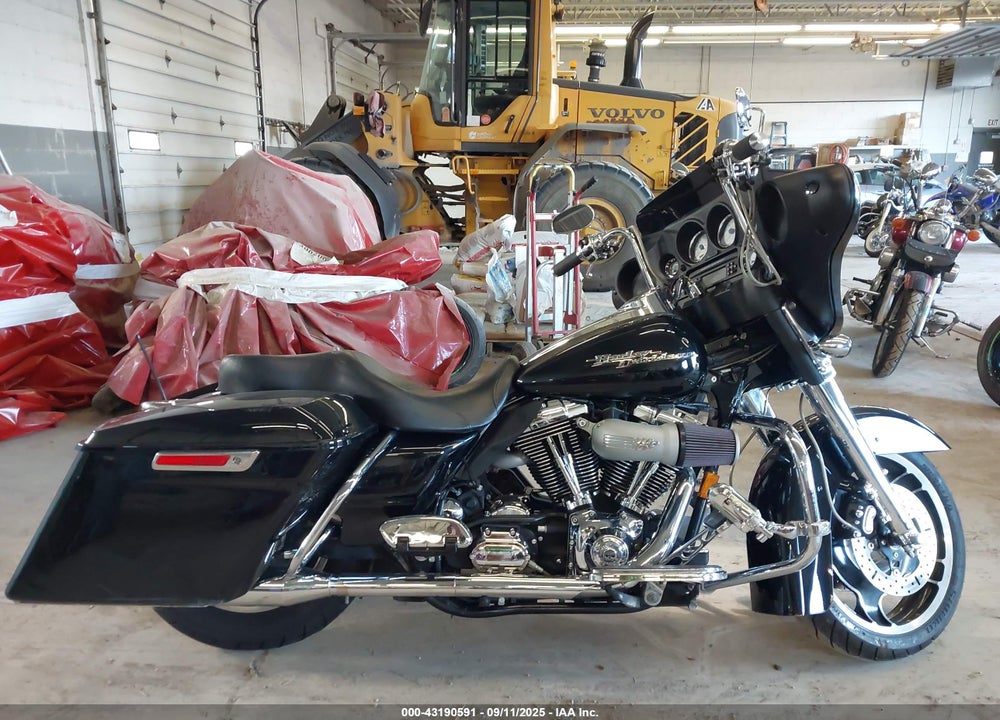 2006 HARLEY-DAVIDSON FLHXI VIN: 1HD1KBW196Y674716