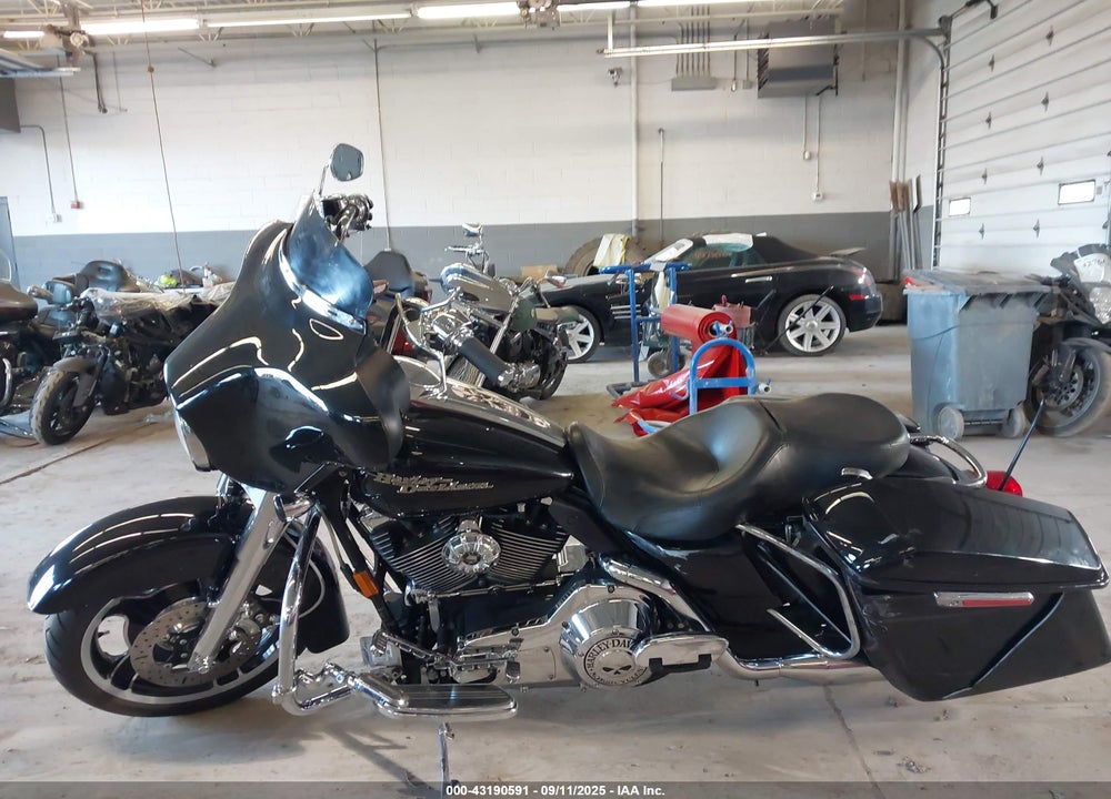 2006 HARLEY-DAVIDSON FLHXI VIN: 1HD1KBW196Y674716