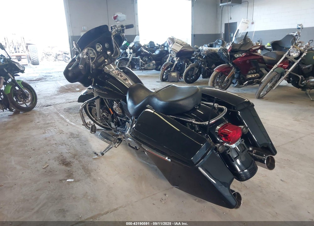 2006 HARLEY-DAVIDSON FLHXI VIN: 1HD1KBW196Y674716