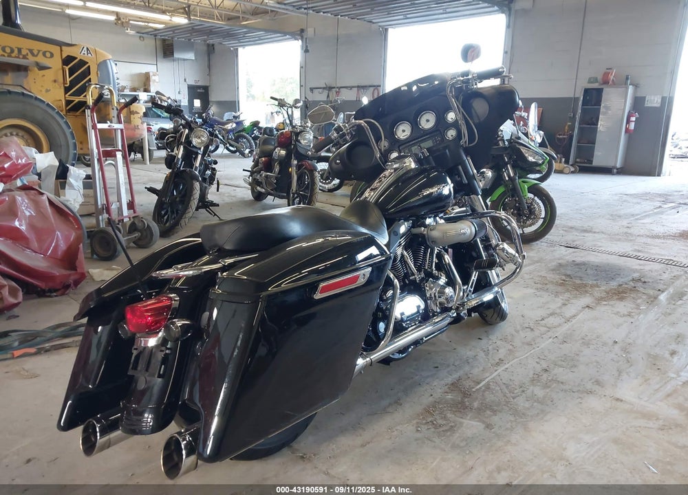 2006 HARLEY-DAVIDSON FLHXI VIN: 1HD1KBW196Y674716