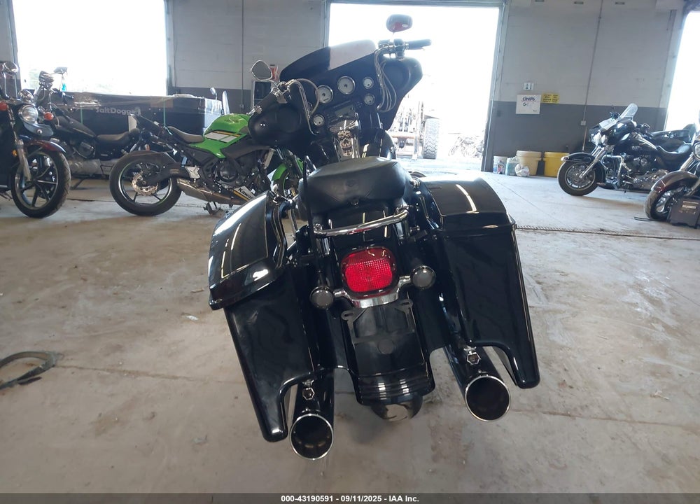 2006 HARLEY-DAVIDSON FLHXI VIN: 1HD1KBW196Y674716