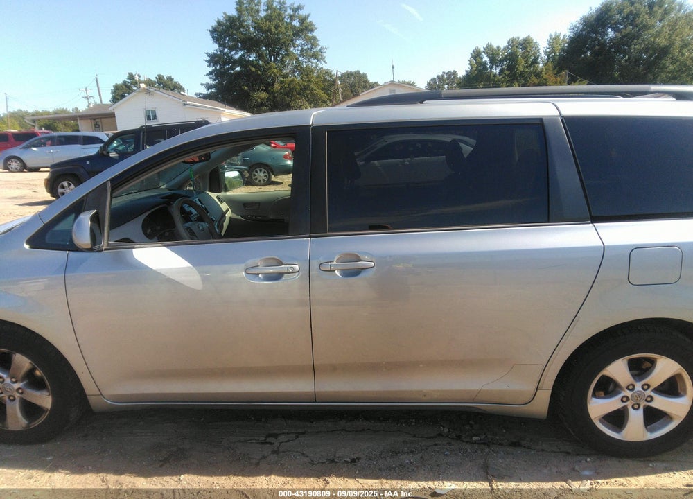 2011 TOYOTA SIENNA LE V6 VIN: 5TDKK3DC4BS128511