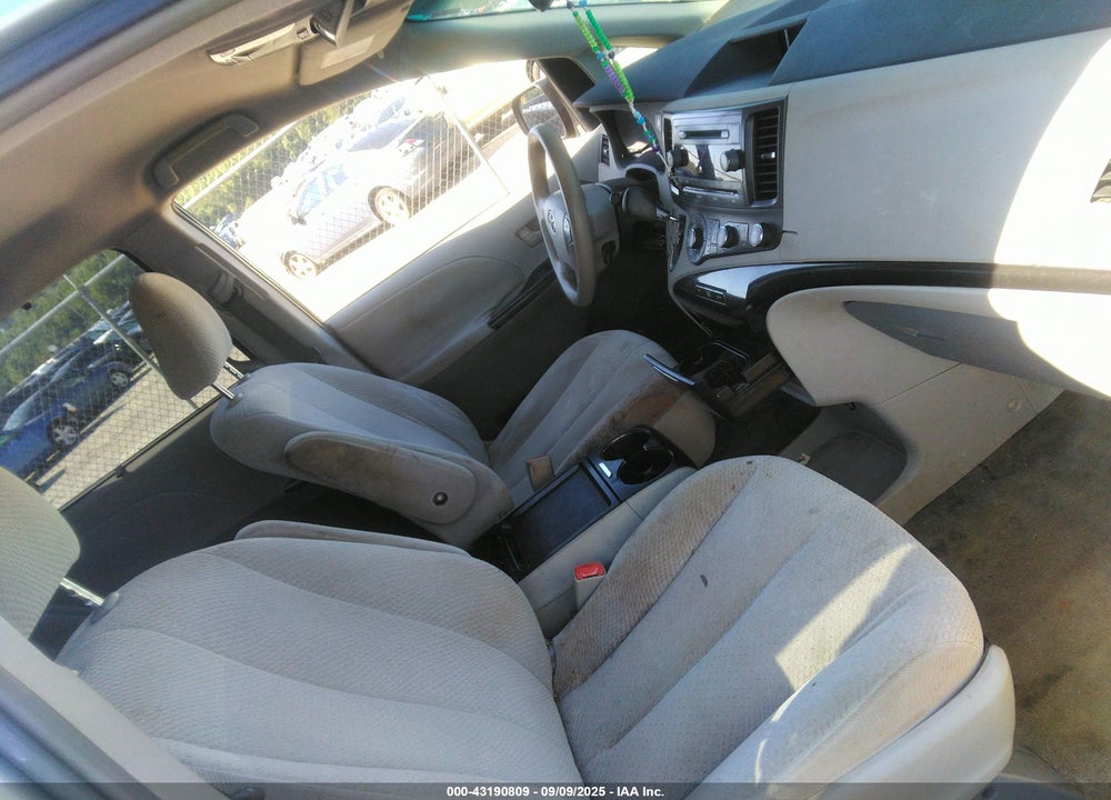 2011 TOYOTA SIENNA LE V6 VIN: 5TDKK3DC4BS128511