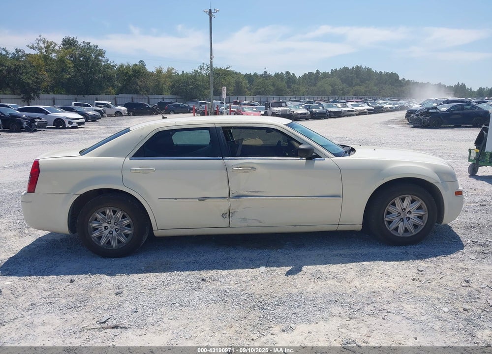 2008 CHRYSLER 300 LX VIN: 2C3KA43R18H222260