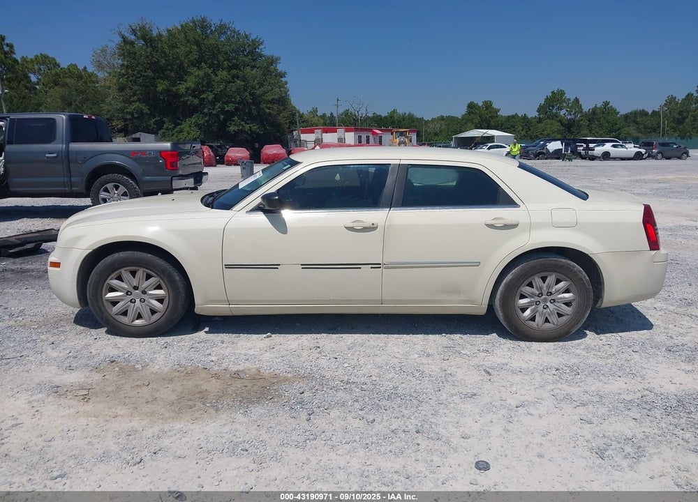 2008 CHRYSLER 300 LX VIN: 2C3KA43R18H222260