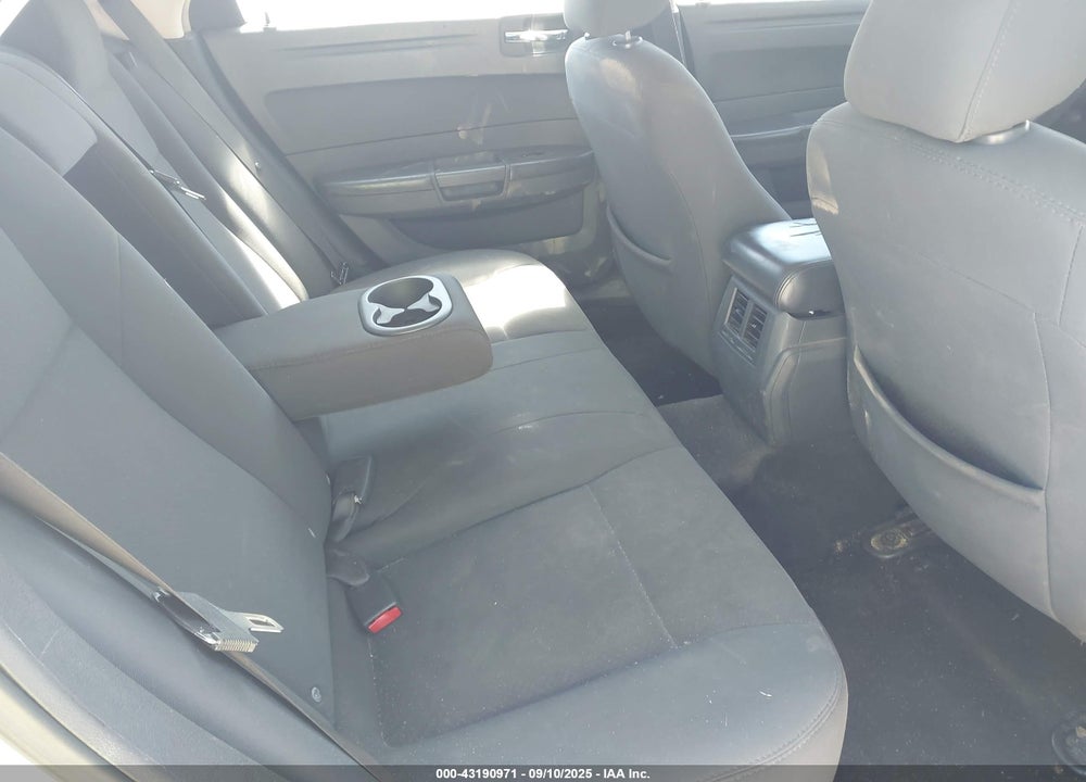 2008 CHRYSLER 300 LX VIN: 2C3KA43R18H222260