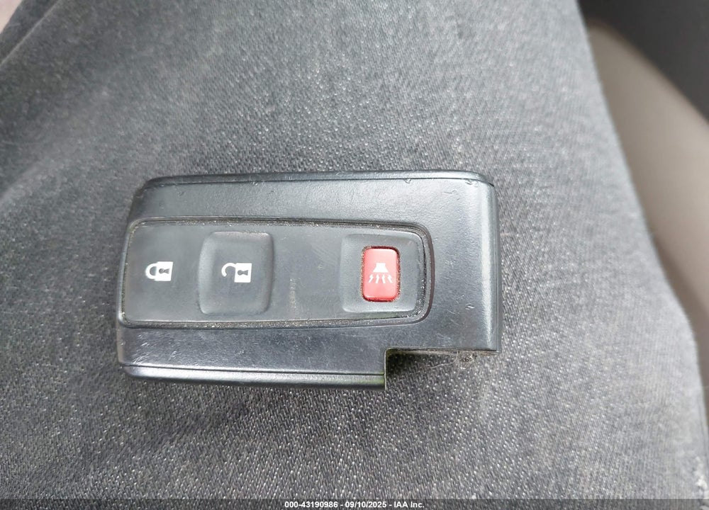 2005 TOYOTA PRIUS VIN: JTDKB22U153080381