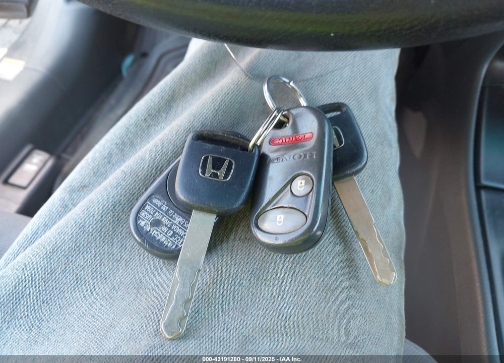 2005 HONDA CIVIC LX VIN: 2HGES16625H612223