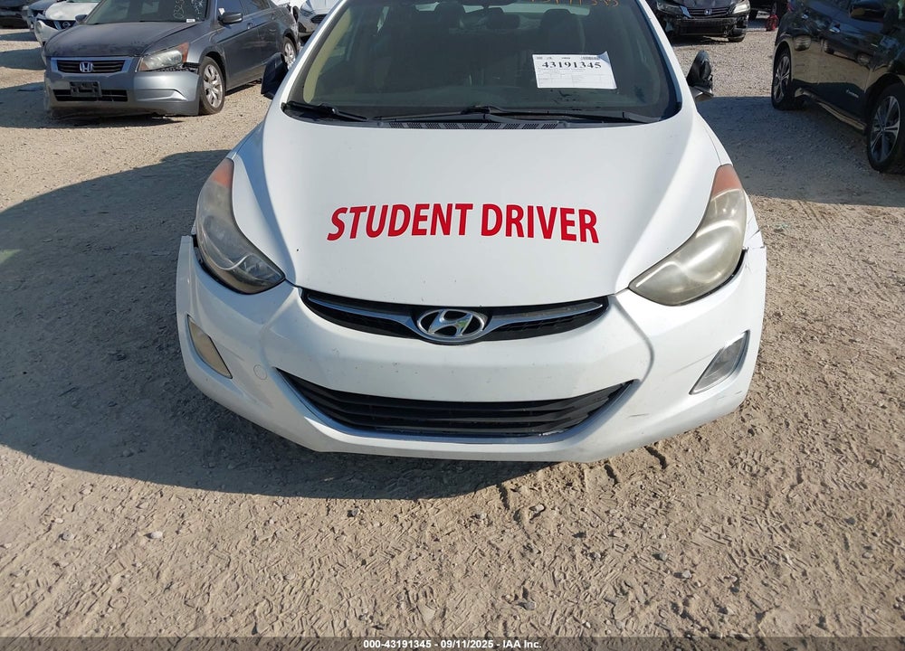 2012 HYUNDAI ELANTRA VIN: 5NPDH4AE2CH082932