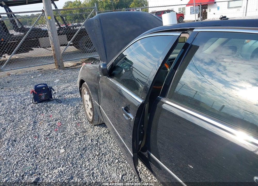 2003 LEXUS LS 430 VIN: JTHBN30F230109000