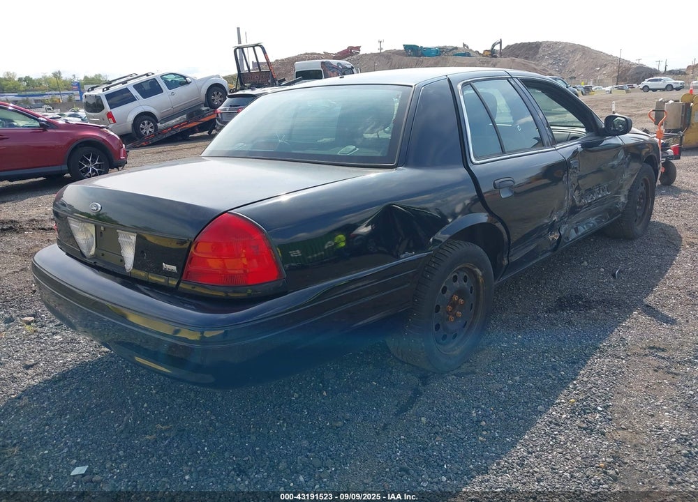 2011 FORD CROWN VICTORIA VIN: 2FABP7BV2BX176323