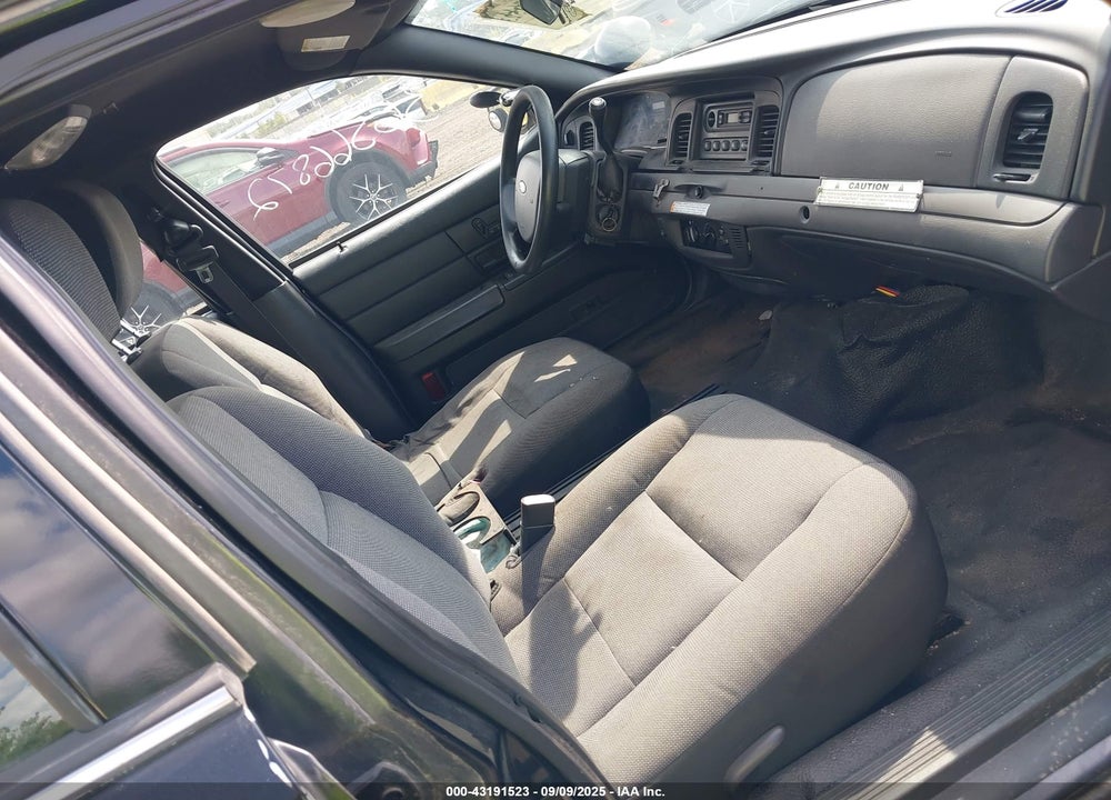 2011 FORD CROWN VICTORIA VIN: 2FABP7BV2BX176323