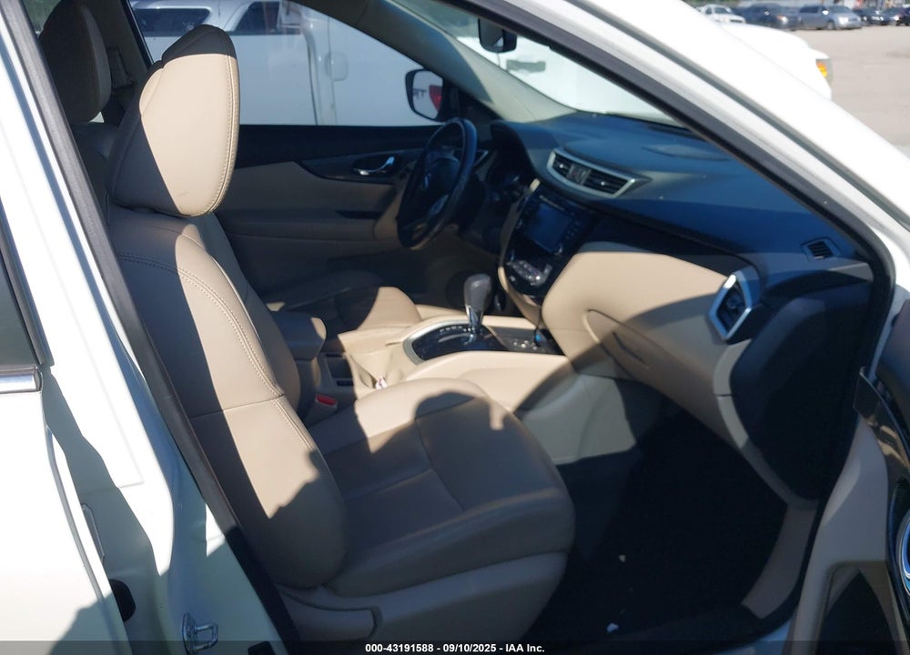 2016 NISSAN ROGUE VIN: 5N1AT2MT8GC881921