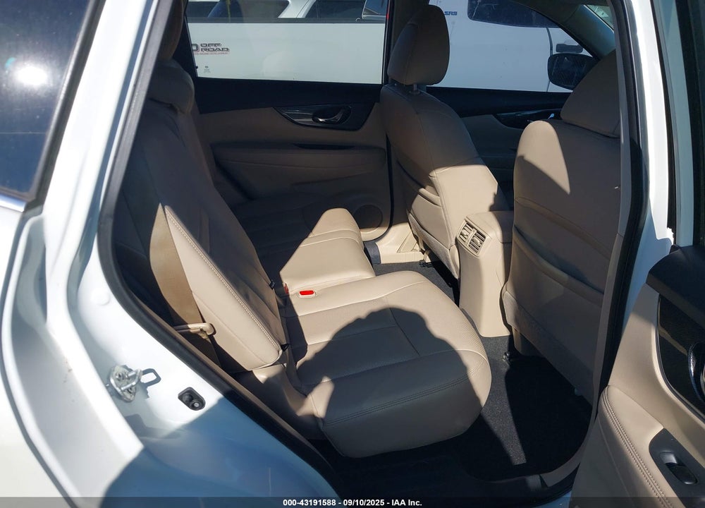 2016 NISSAN ROGUE VIN: 5N1AT2MT8GC881921