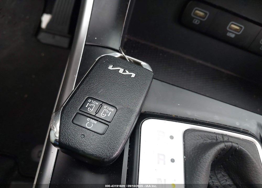 2022 KIA CARNIVAL VIN: KNDNB4H32N6175831