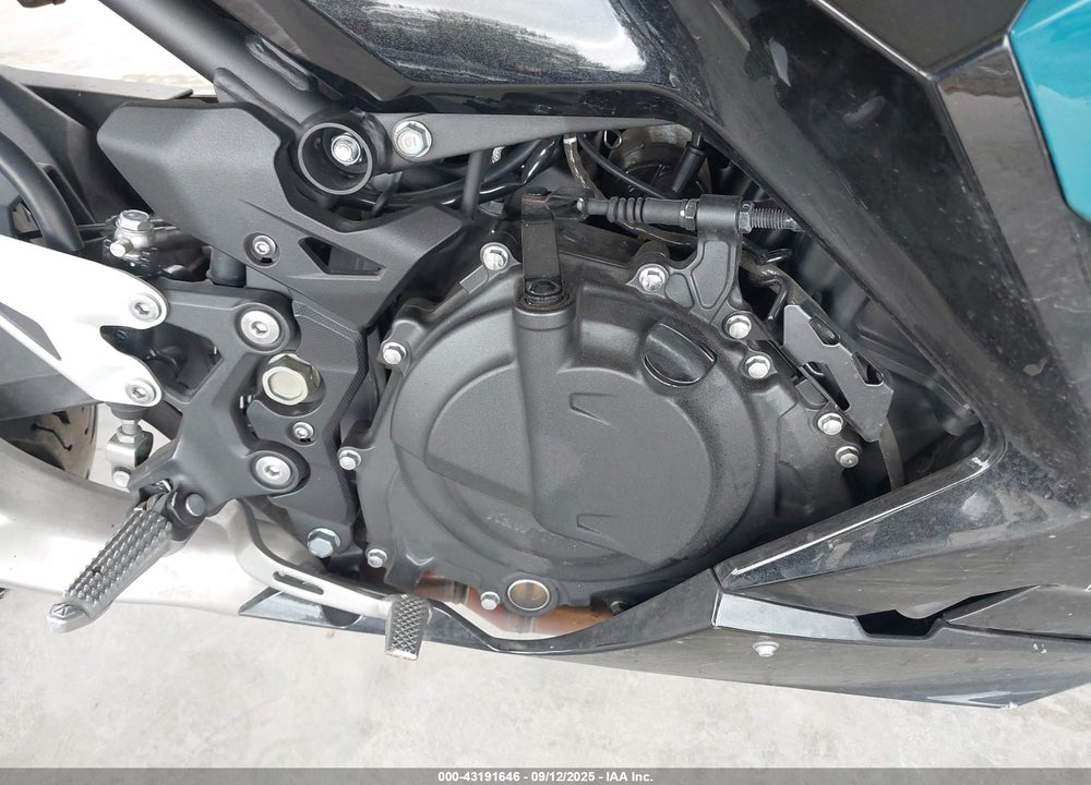 2021 KAWASAKI EX400 VIN: JKAEXKG17MDAA5182