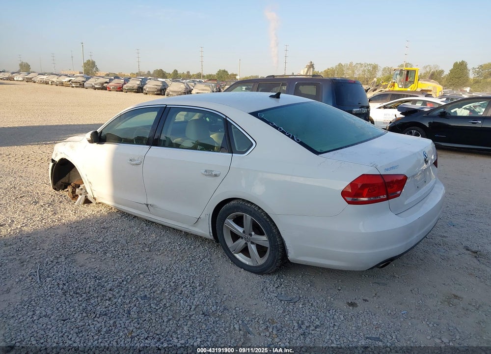2015 VOLKSWAGEN PASSAT VIN: 1VWBT7A32FC014956