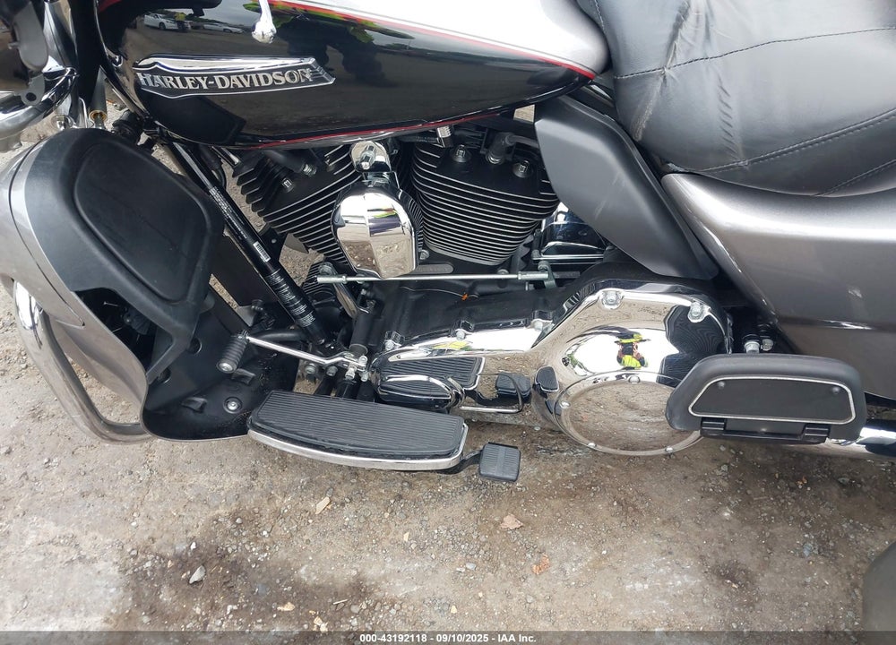 2016 HARLEY-DAVIDSON FLHTCUTG TRI GLIDE ULTRA VIN: 1HD1MAL12GB850406
