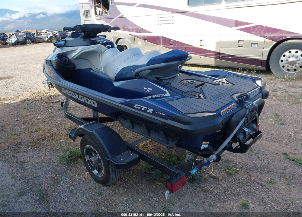 2023 SEADOO GTX-300 LIMITED VIN: YDV29569K223
