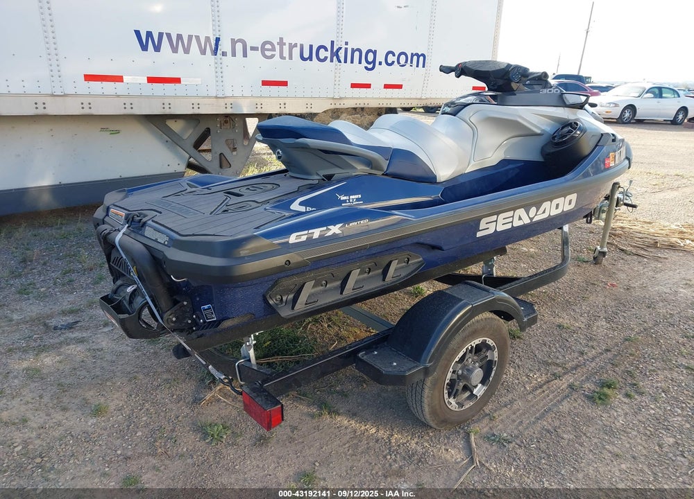 2023 SEADOO GTX-300 LIMITED VIN: YDV29569K223