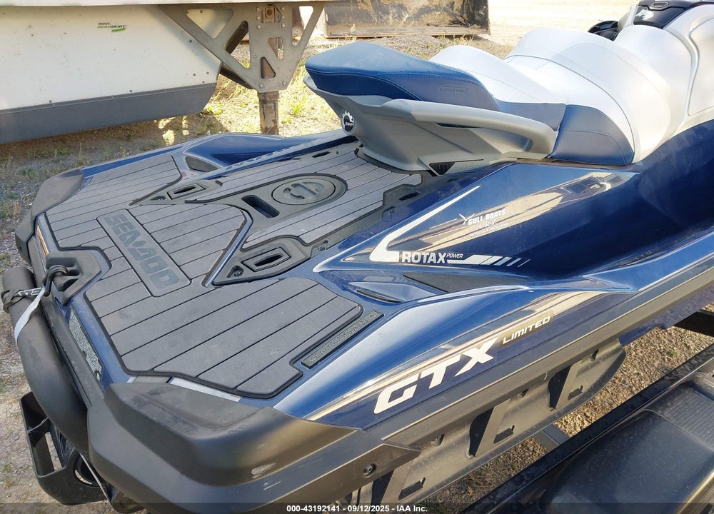 2023 SEADOO GTX-300 LIMITED VIN: YDV29569K223