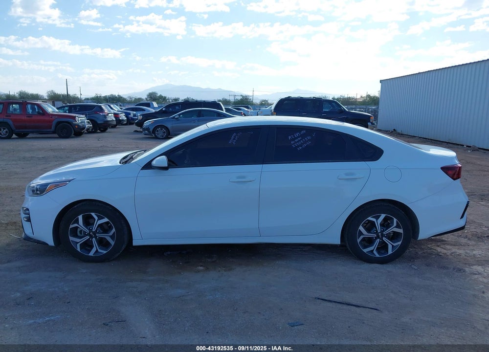 2021 KIA FORTE VIN: 3KPF24AD3ME374855