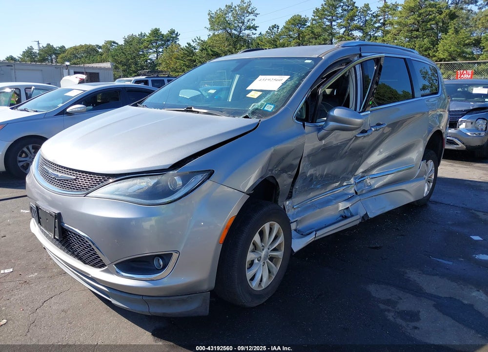 2019 CHRYSLER PACIFICA TOURING L VIN: 2C4RC1BG5KR643726
