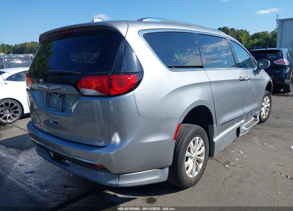 2019 CHRYSLER PACIFICA TOURING L VIN: 2C4RC1BG5KR643726