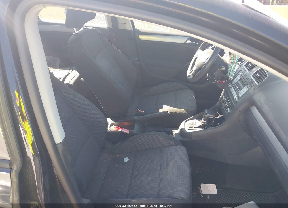 2010 VOLKSWAGEN GOLF VIN: WVWDB7AJ1AW363529