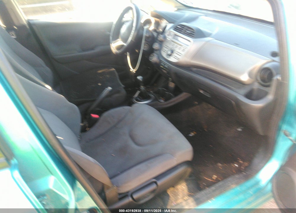 2013 HONDA FIT VIN: JHMGE8G31DC000025