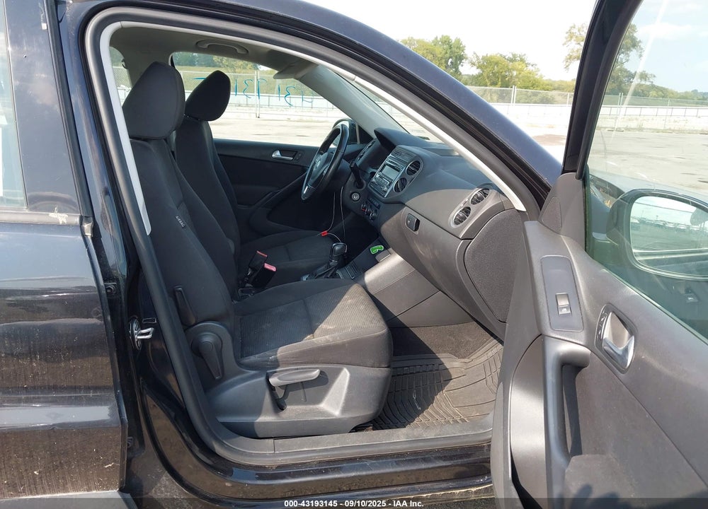 2014 VOLKSWAGEN TIGUAN VIN: WVGBV3AX5EW545702