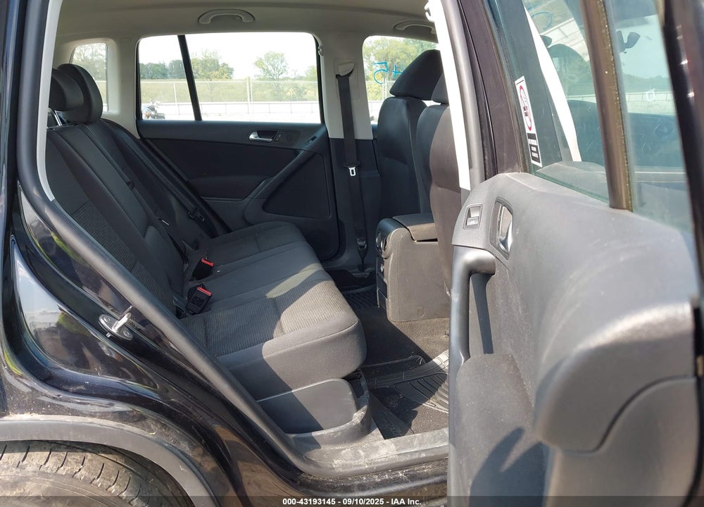 2014 VOLKSWAGEN TIGUAN VIN: WVGBV3AX5EW545702