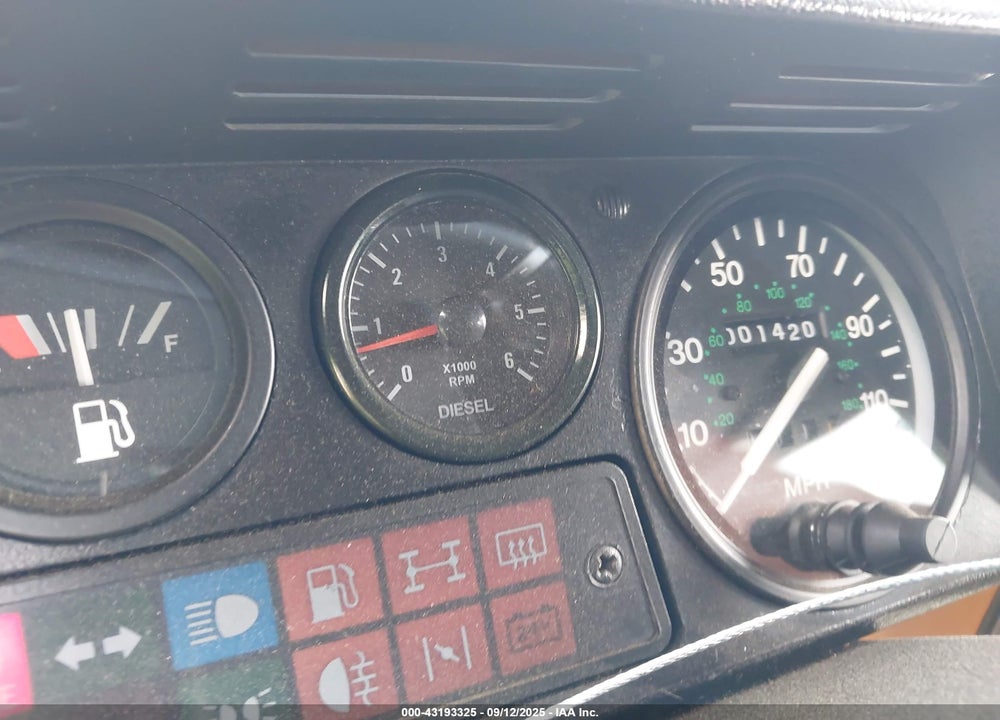 1981 LAND ROVER DEFENDER VIN: SALLBCMV1AA132562