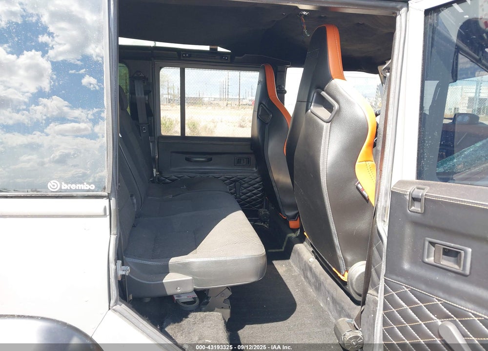 1981 LAND ROVER DEFENDER VIN: SALLBCMV1AA132562