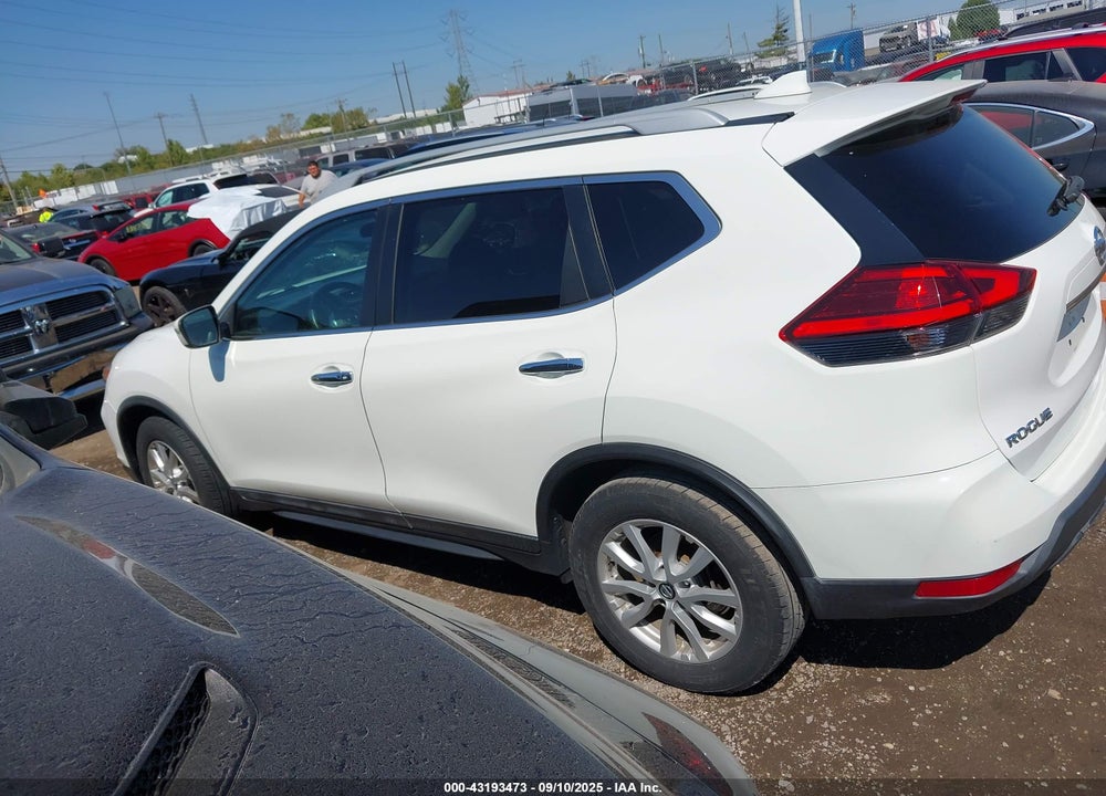 2017 NISSAN ROGUE VIN: 5N1AT2MT5HC805817