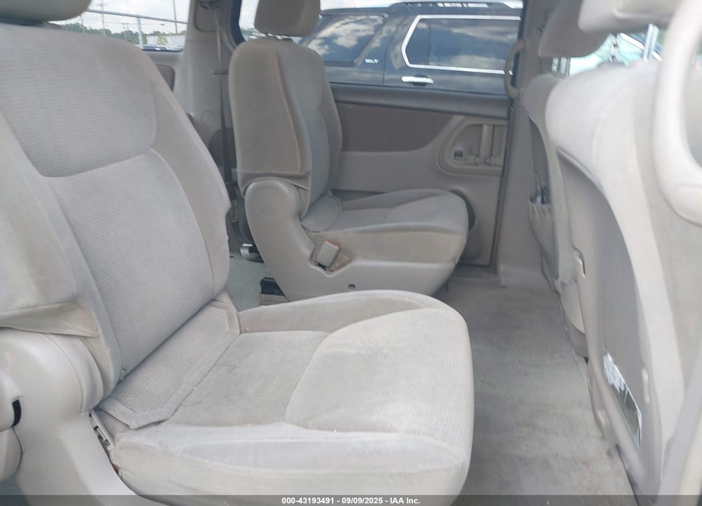 2004 TOYOTA SIENNA LE VIN: 5TDZA23C44S202641