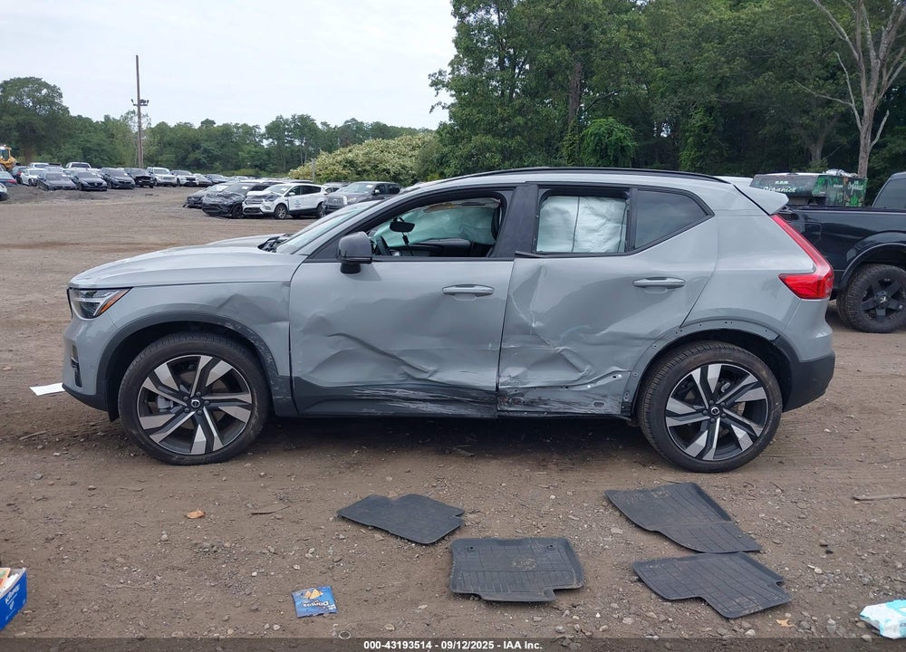 2025 VOLVO XC40 VIN: YV4L12UM4S2481426