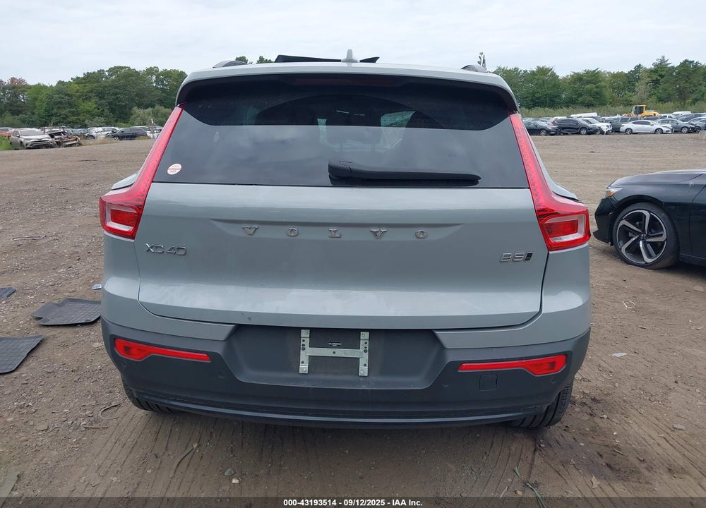 2025 VOLVO XC40 VIN: YV4L12UM4S2481426