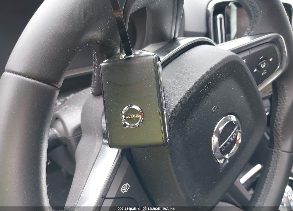 2025 VOLVO XC40 VIN: YV4L12UM4S2481426