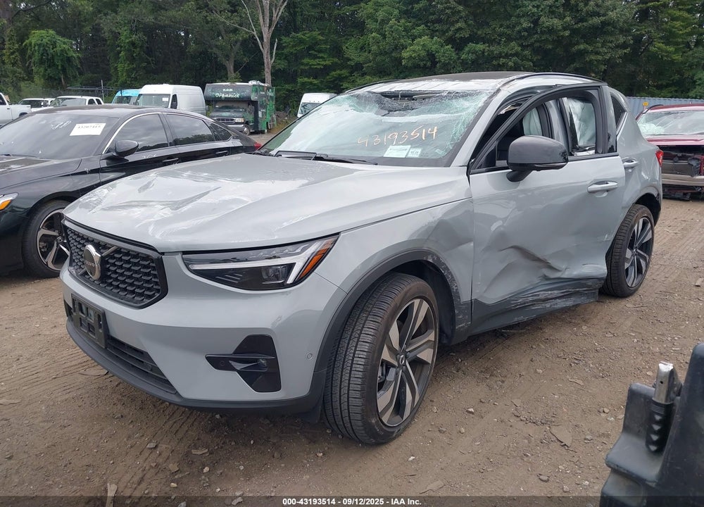 2025 VOLVO XC40 VIN: YV4L12UM4S2481426