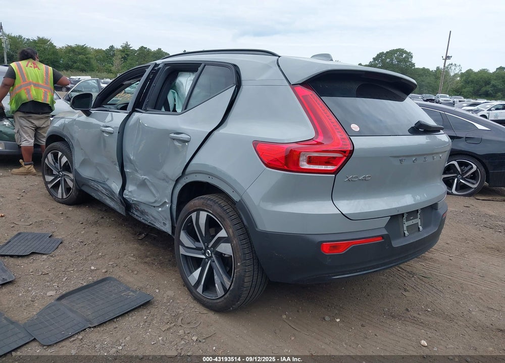 2025 VOLVO XC40 VIN: YV4L12UM4S2481426