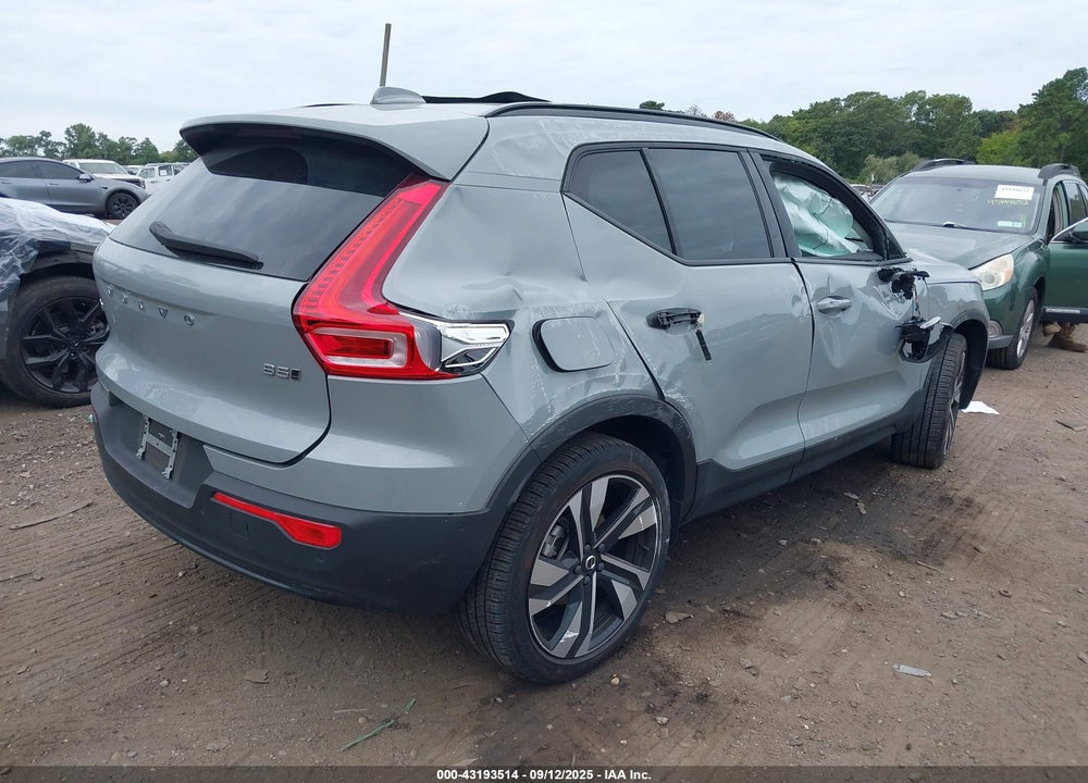 2025 VOLVO XC40 VIN: YV4L12UM4S2481426