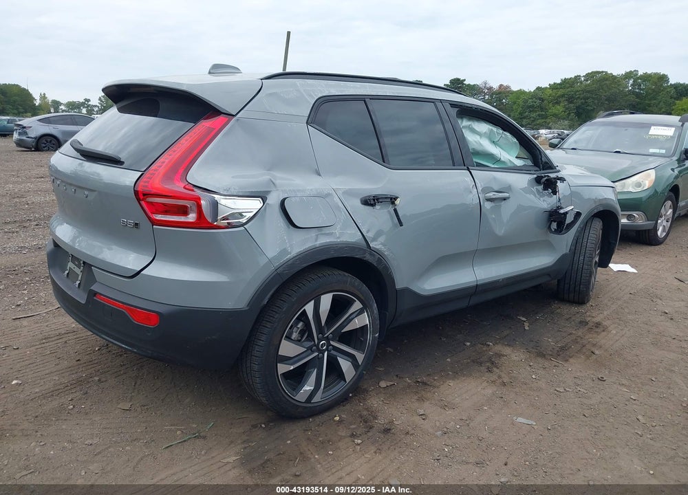 2025 VOLVO XC40 VIN: YV4L12UM4S2481426