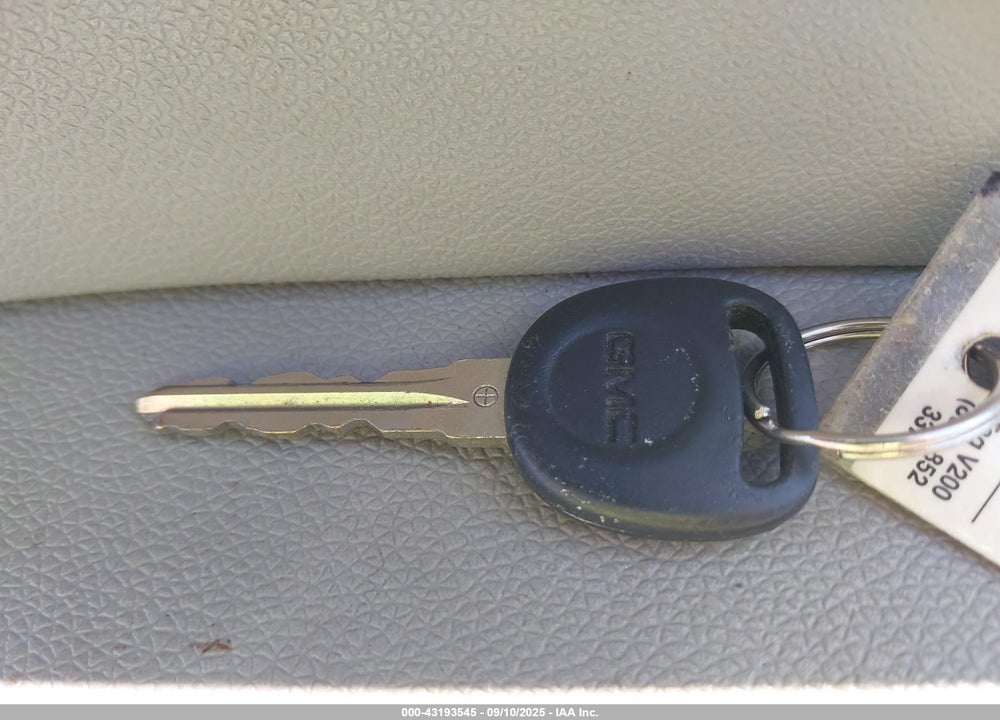 2007 GMC YUKON XL 1500 SLE VIN: 1GKFK16377J222703