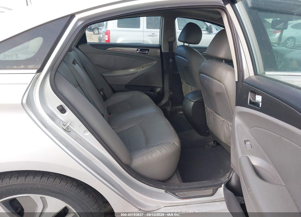 2014 HYUNDAI SONATA HYBRID VIN: KMHEC4A41EA110011