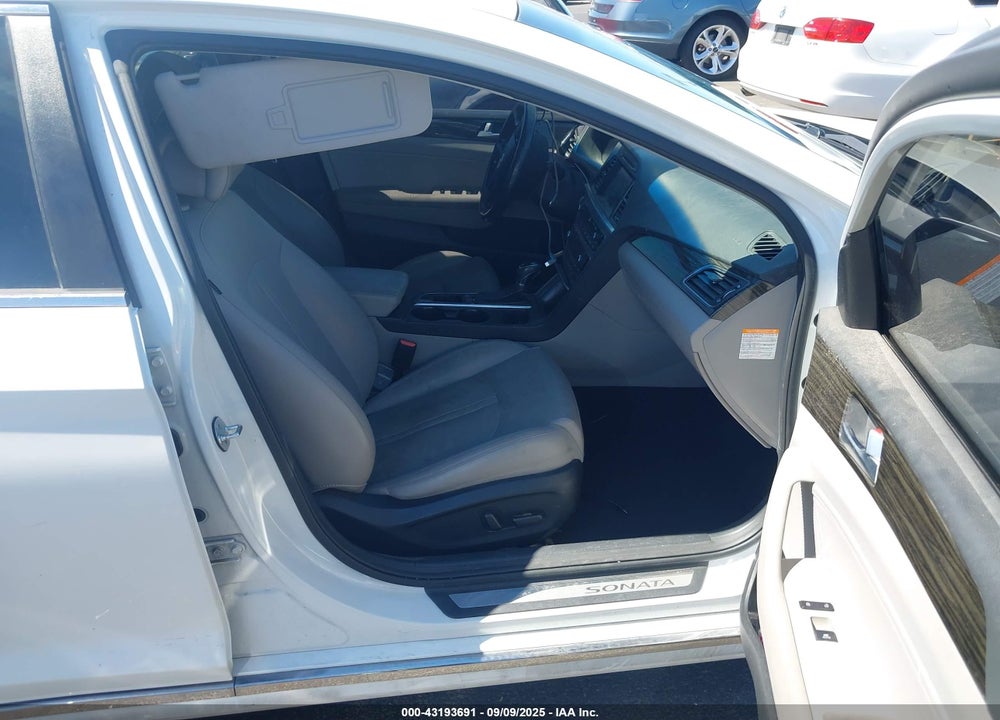 2017 HYUNDAI SONATA HYBRID VIN: KMHE34L14HA051396