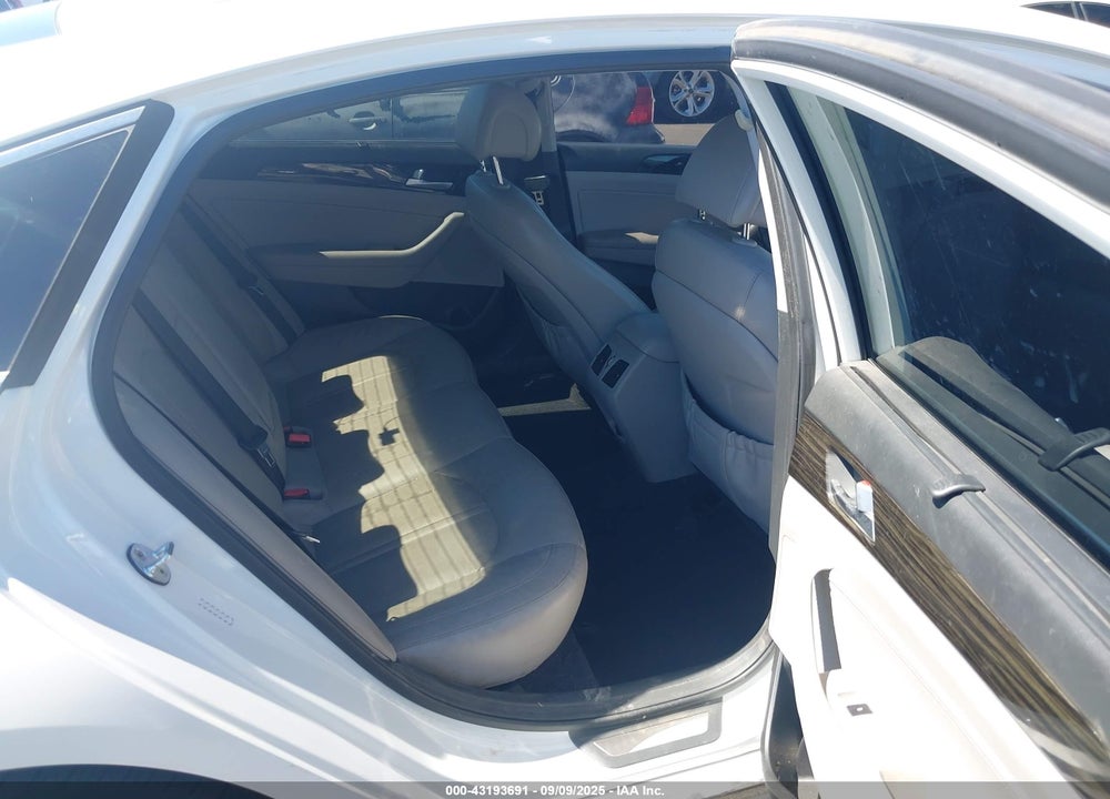 2017 HYUNDAI SONATA HYBRID VIN: KMHE34L14HA051396