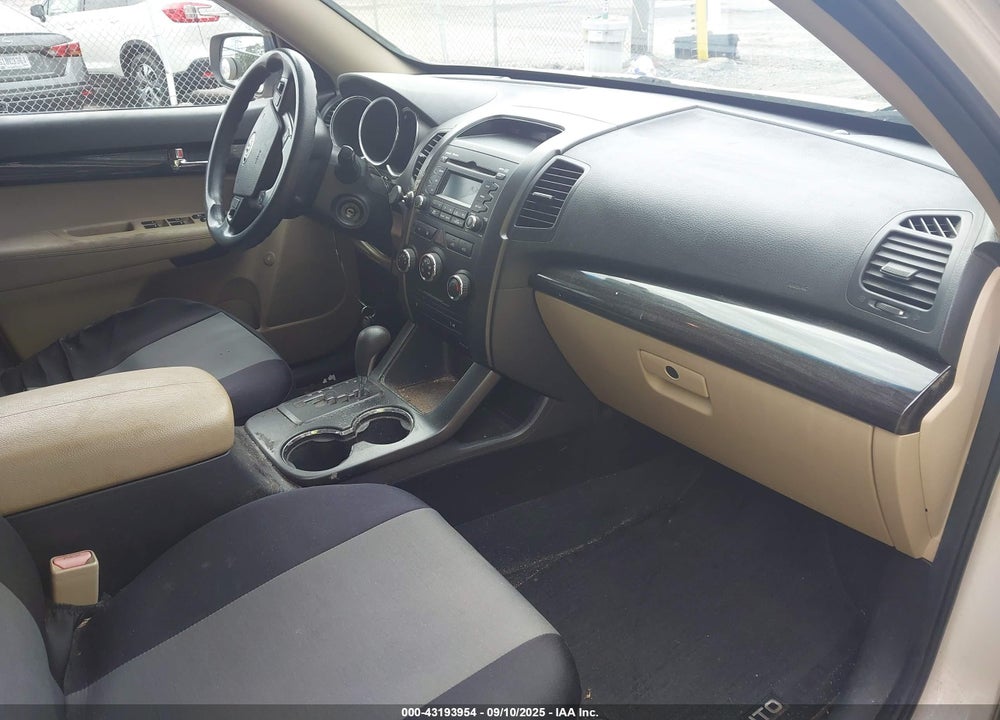 2011 KIA SORENTO VIN: 5XYKTDA19BG097226